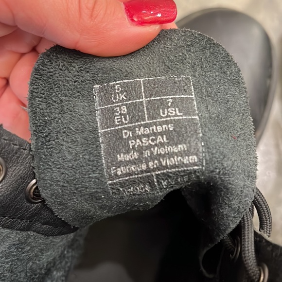 DR MARTENS SIZE 7 - Picture 3 of 3